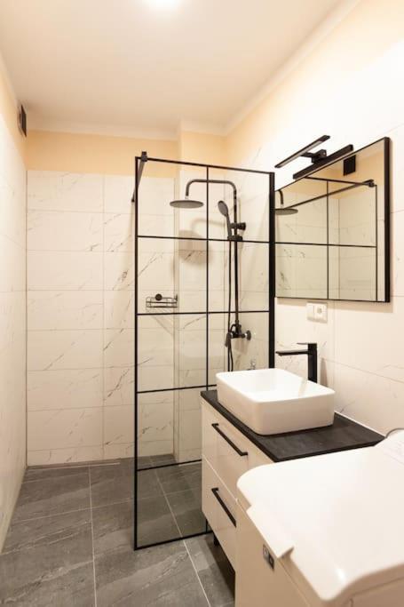 Vysoka Apartman Emf/Stp บราติสลาวา ภายนอก รูปภาพ