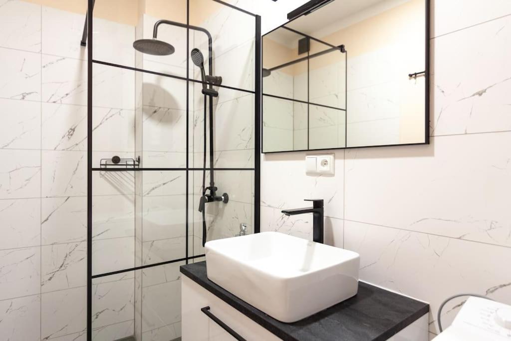 Vysoka Apartman Emf/Stp บราติสลาวา ภายนอก รูปภาพ